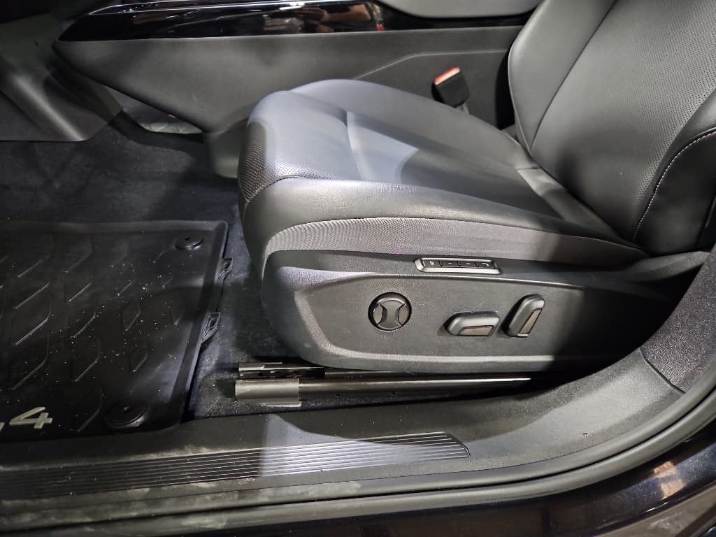 2023 Volkswagen ID.4 view 6