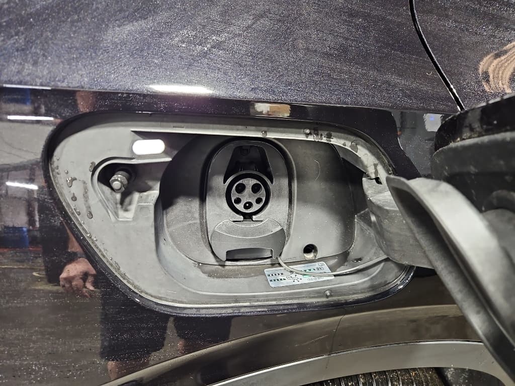 2023 Volkswagen ID.4 view 5