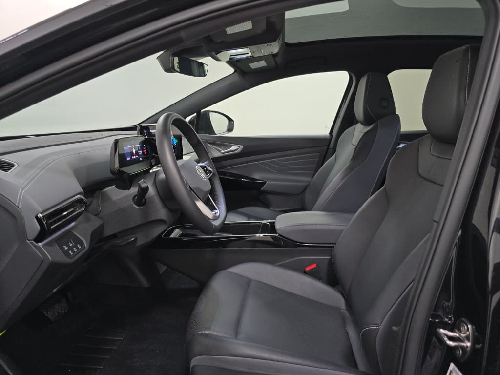 2023 Volkswagen ID.4 view 5