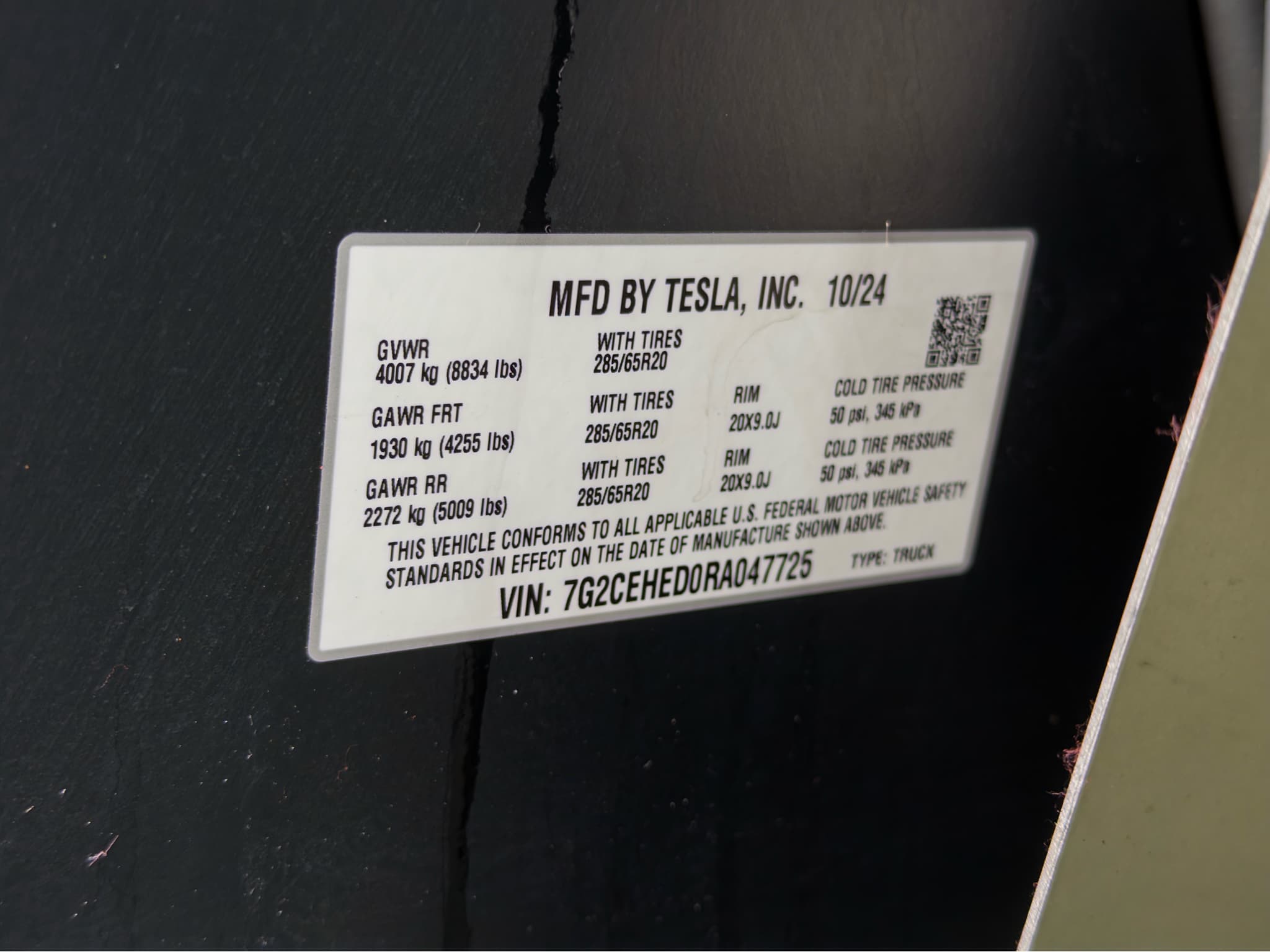 2024 Tesla Cybertruck view 26