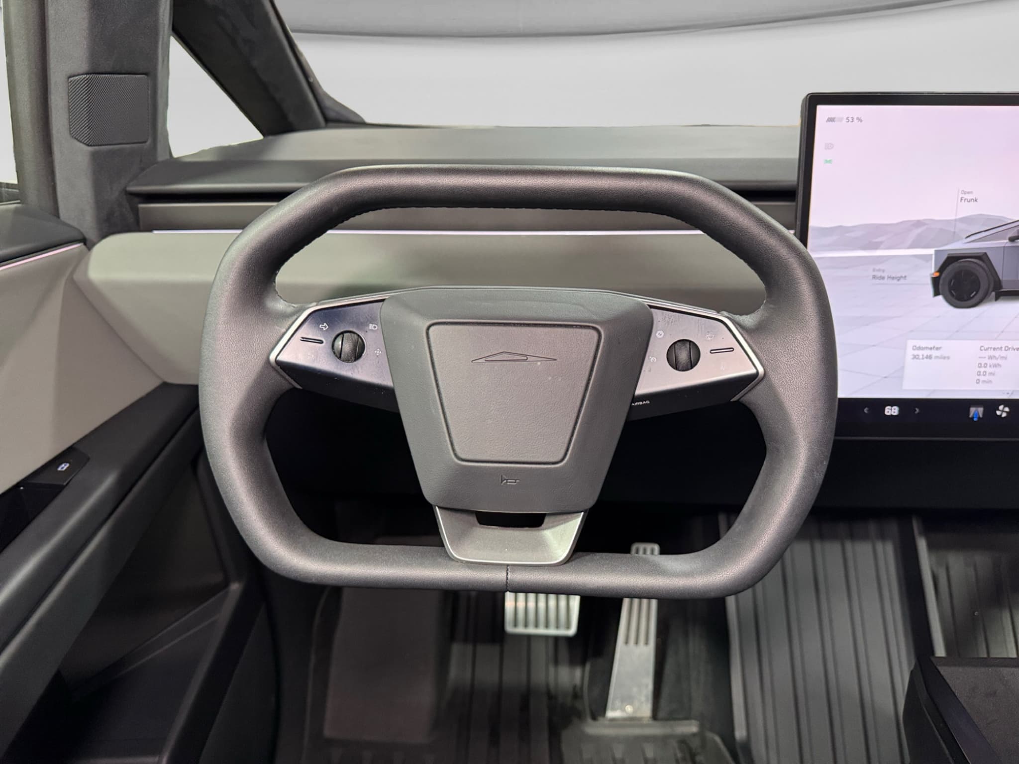 2024 Tesla Cybertruck view 8