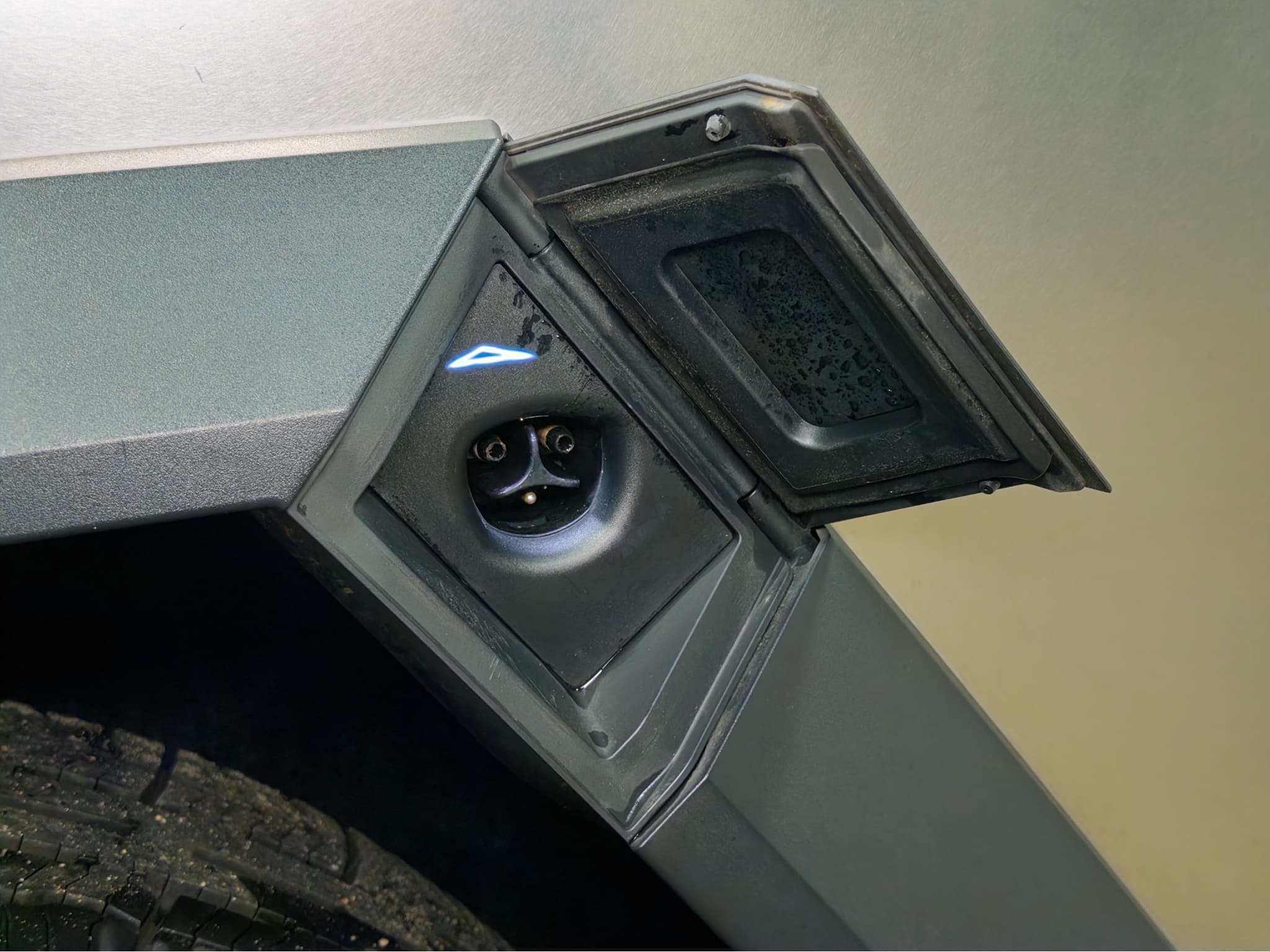 2024 Tesla Cybertruck view 5