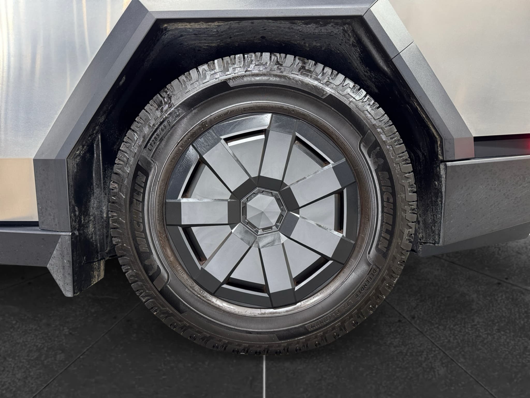 2024 Tesla Cybertruck view 30