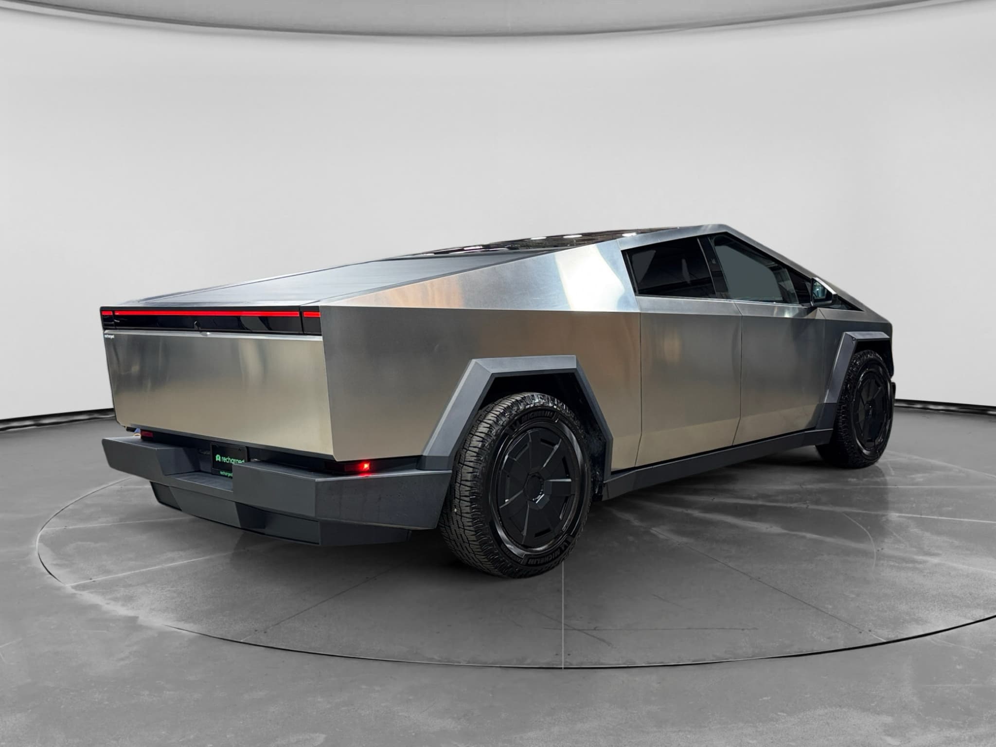 2024 Tesla Cybertruck view 3