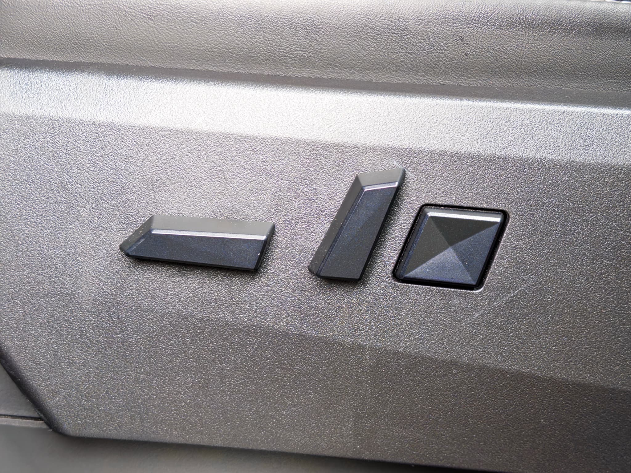 2024 Tesla Cybertruck view 6