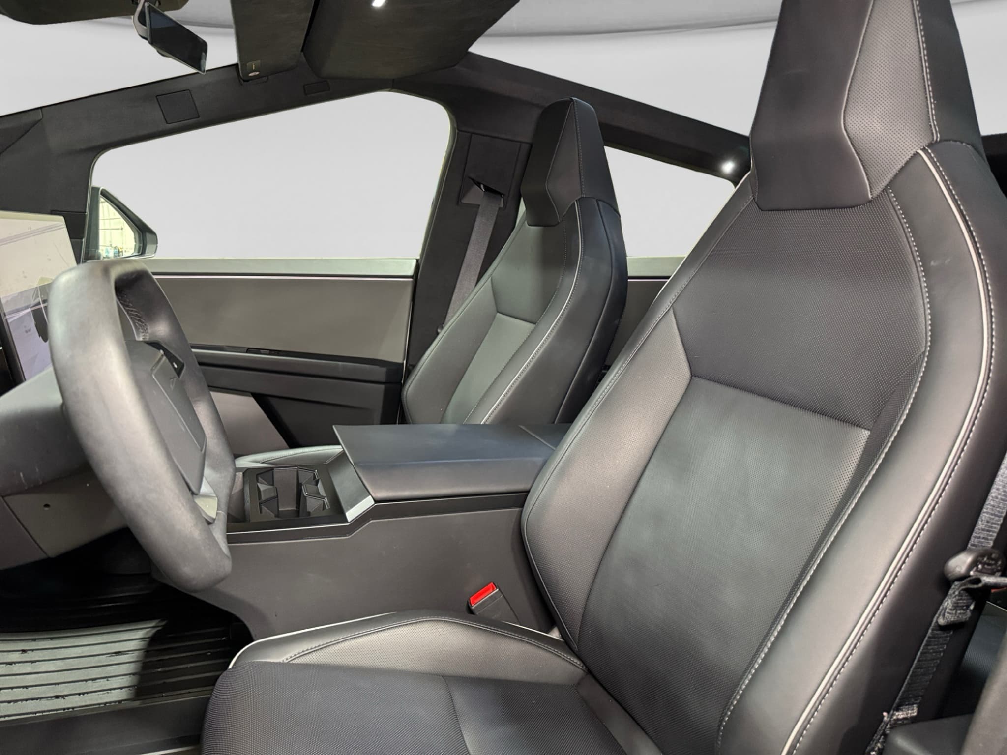 2024 Tesla Cybertruck view 16