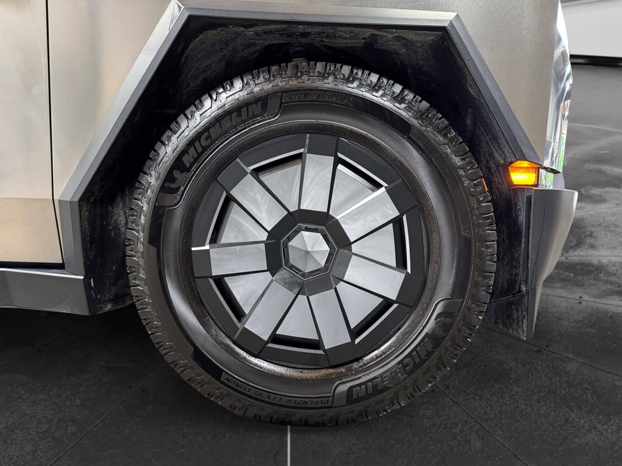 2024 Tesla Cybertruck view 34