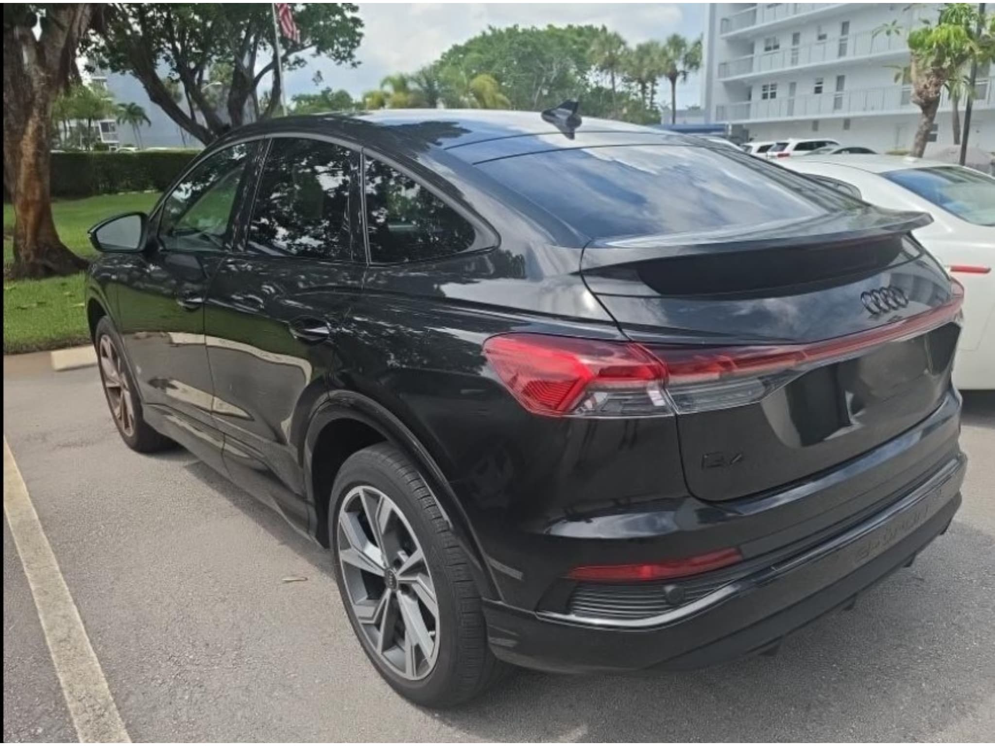 2023 Audi Q4 e-tron Sportback view 4