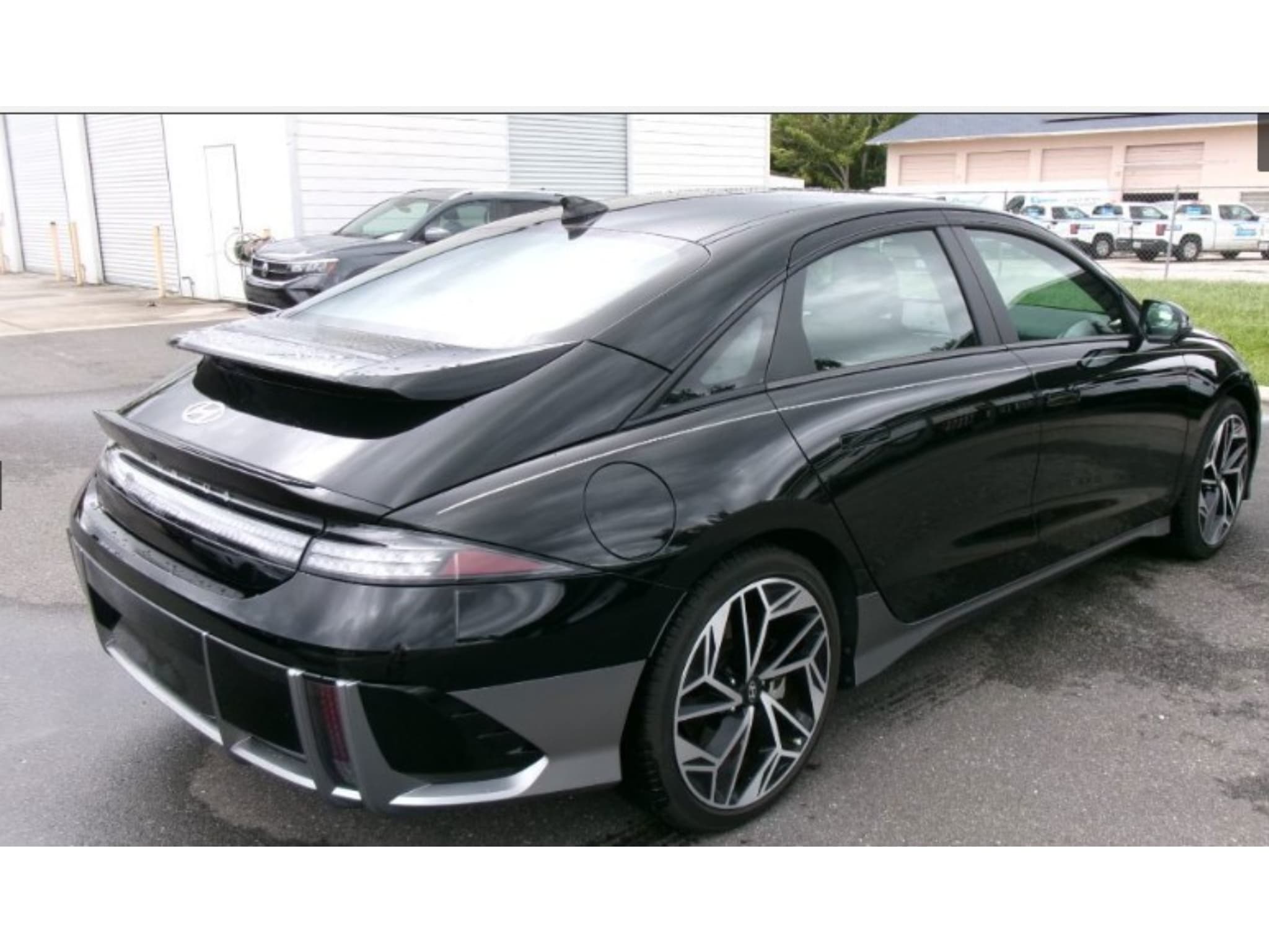 2023 Hyundai IONIQ 6 view 3