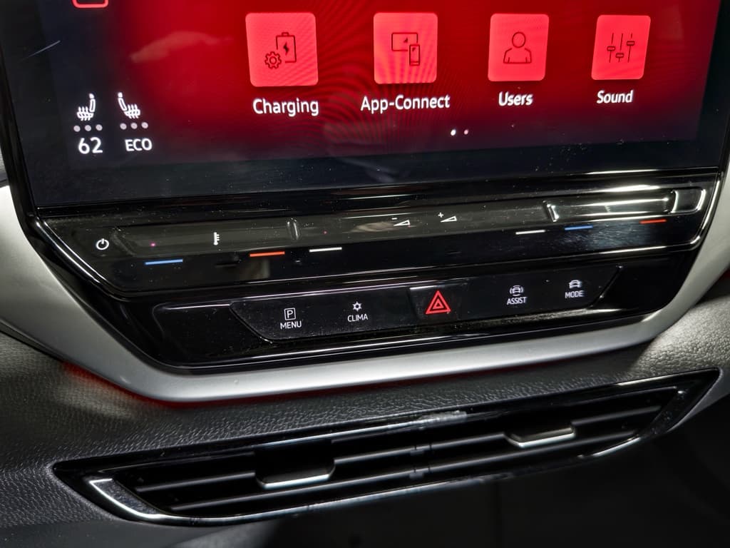 2023 Volkswagen ID.4 view 17