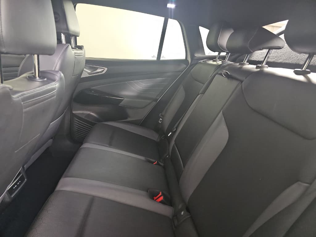 2023 Volkswagen ID.4 view 6