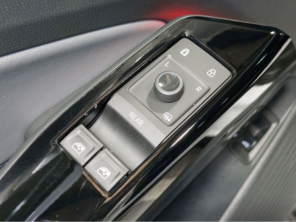 2023 Volkswagen ID.4 view 8