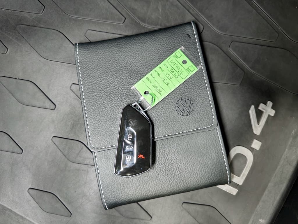 2023 Volkswagen ID.4 view 25