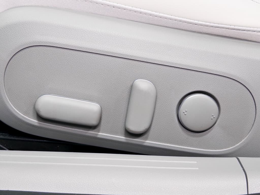 2023 Hyundai IONIQ 6 view 7