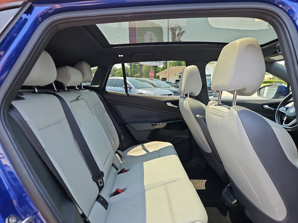 2021 Volkswagen ID.4 view 22