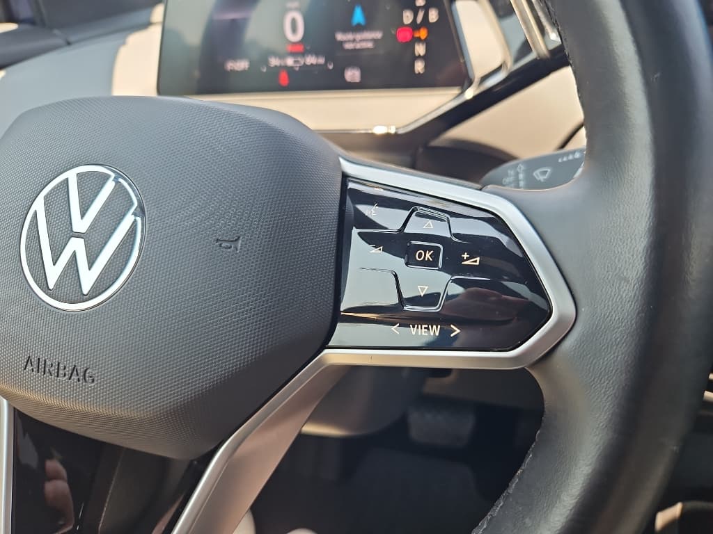 2021 Volkswagen ID.4 view 10
