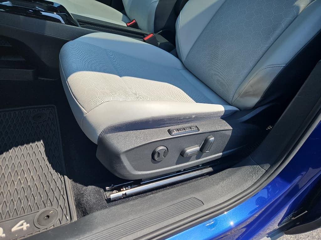 2021 Volkswagen ID.4 view 7