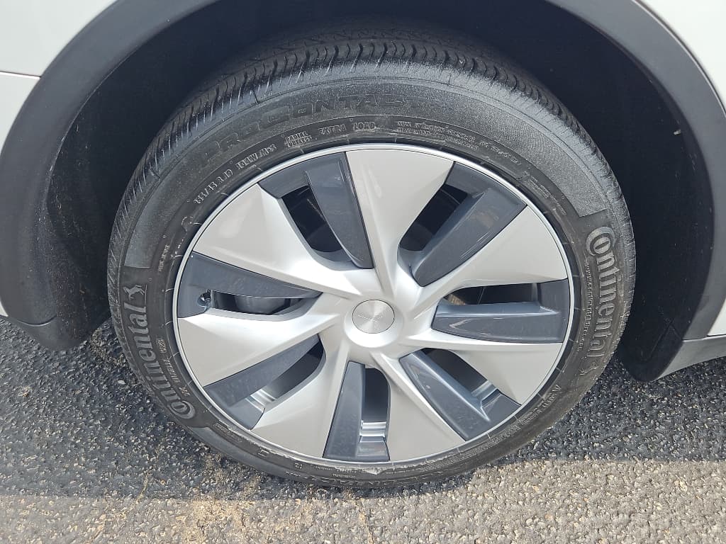 2020 Tesla Model Y view 26