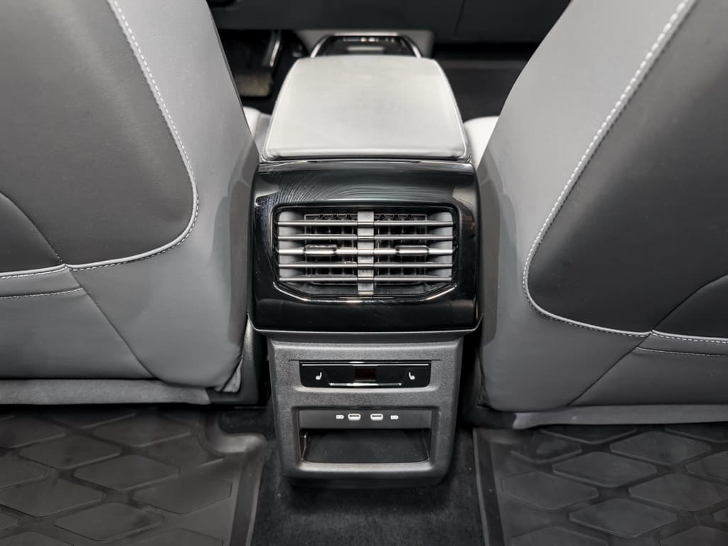 2023 Volkswagen ID.4 view 22