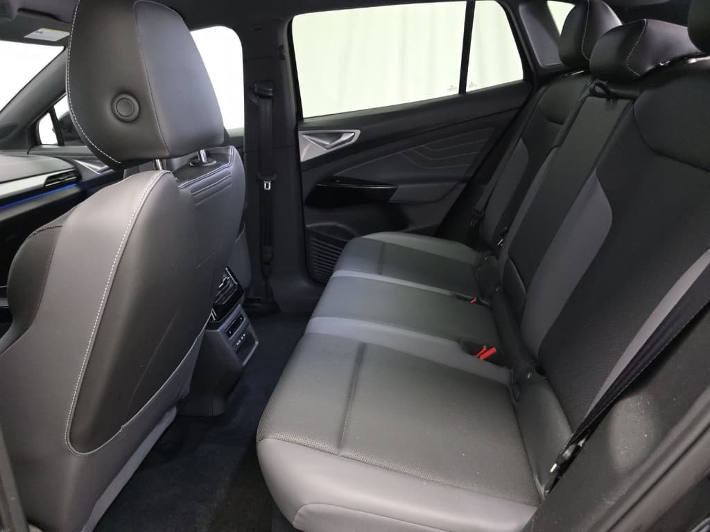 2023 Volkswagen ID.4 view 6
