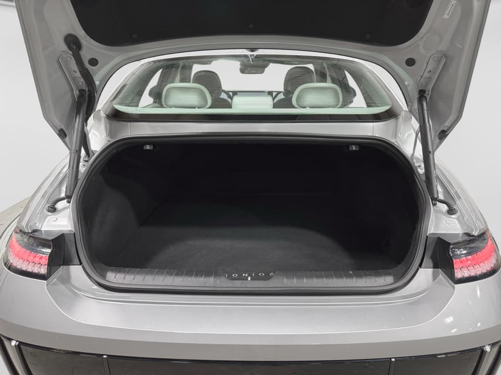 2023 Hyundai IONIQ 6 view 27