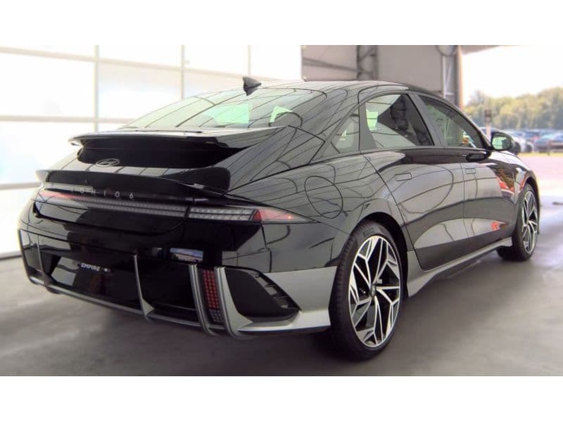 2023 Hyundai IONIQ 6 view 2