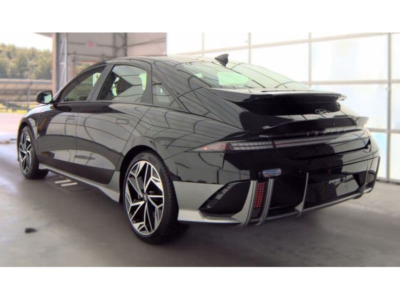 2023 Hyundai IONIQ 6 view 3