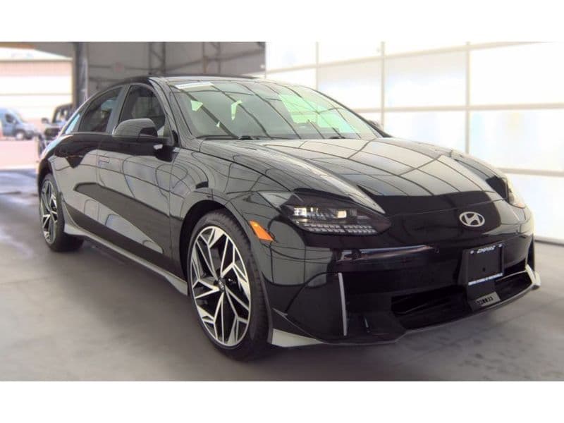 2023 Hyundai IONIQ 6 view 4