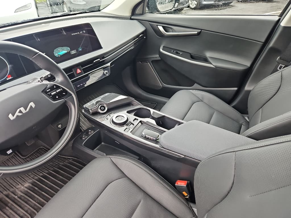 2022 Kia EV6 view 9
