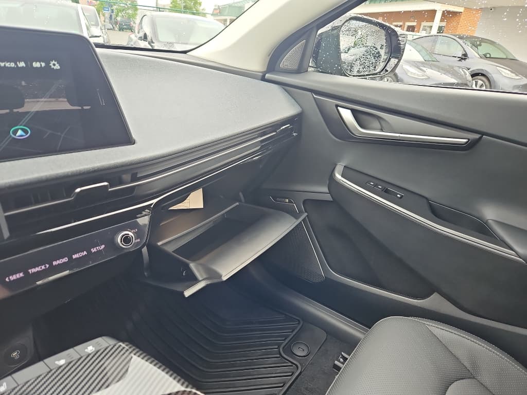 2022 Kia EV6 view 28