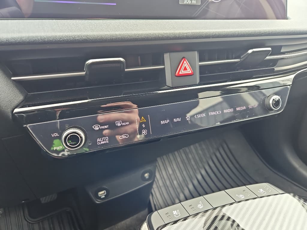 2022 Kia EV6 view 22