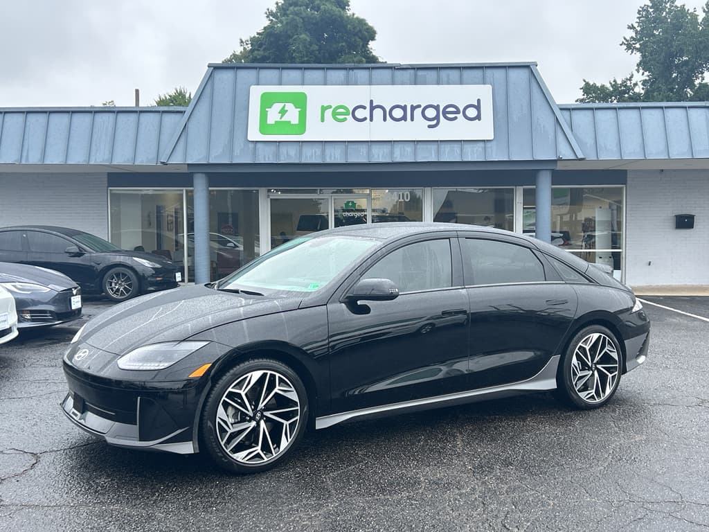 2023 Hyundai IONIQ 6 view 1