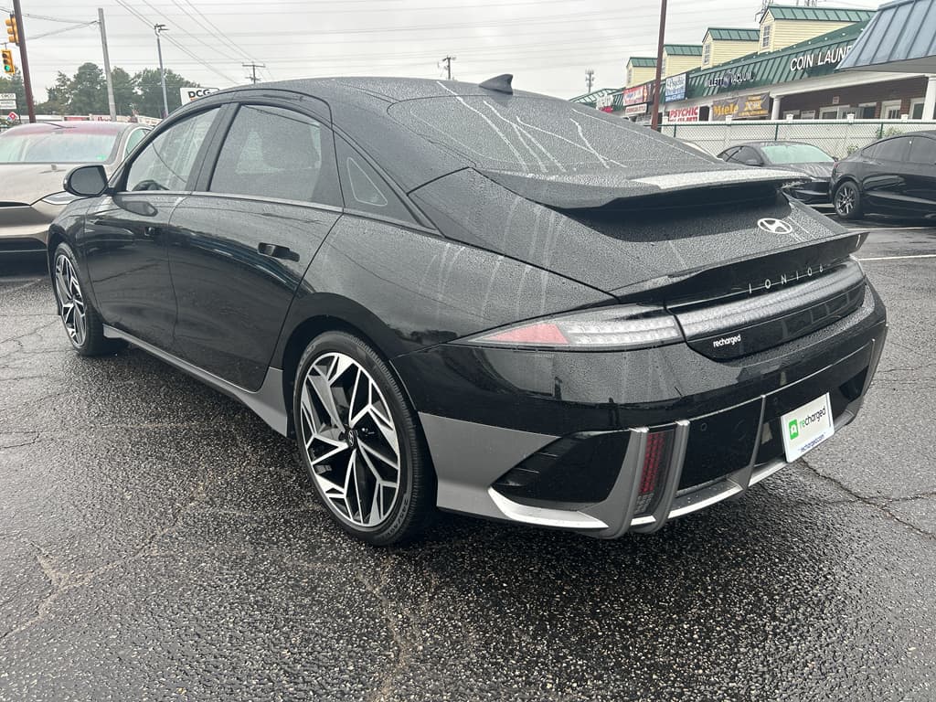 2023 Hyundai IONIQ 6 view 2