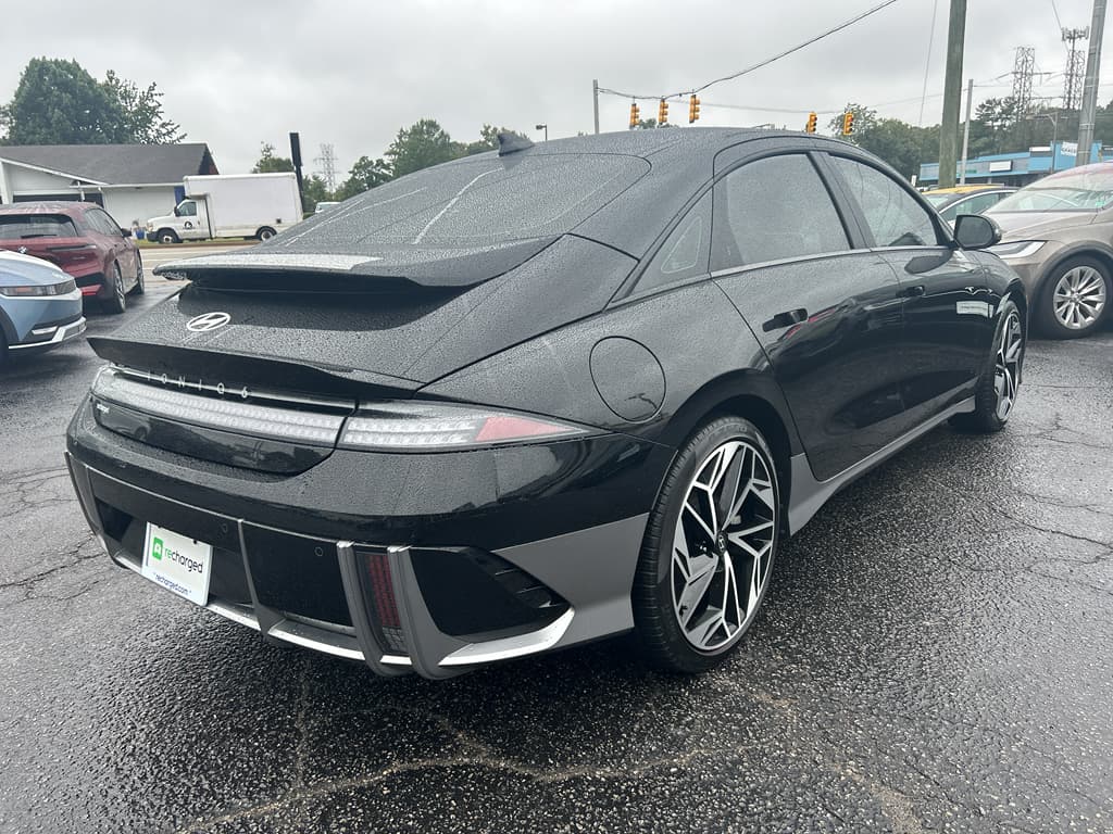 2023 Hyundai IONIQ 6 view 3
