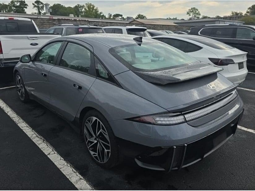 2023 Hyundai IONIQ 6 view 3