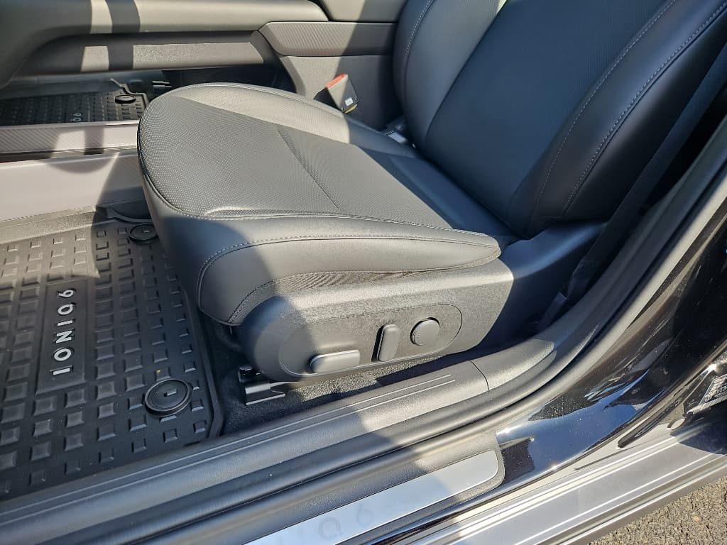2023 Hyundai IONIQ 6 view 7
