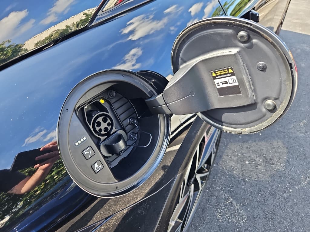 2023 Hyundai IONIQ 6 view 5