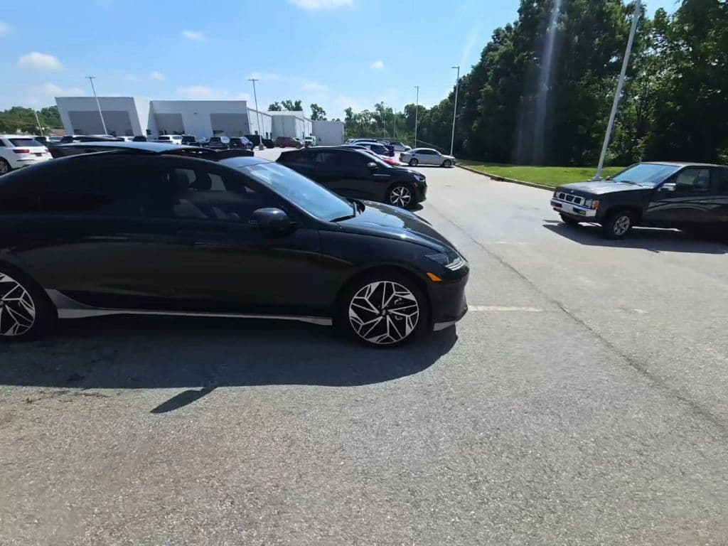 2023 Hyundai IONIQ 6 view 4