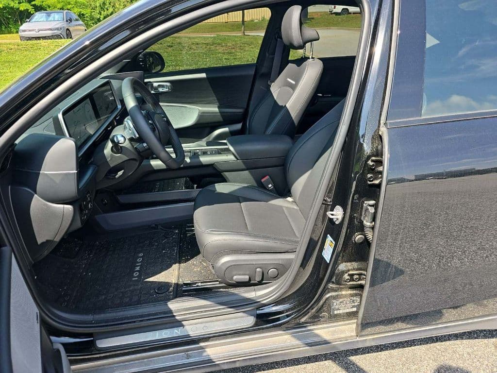 2023 Hyundai IONIQ 6 view 5