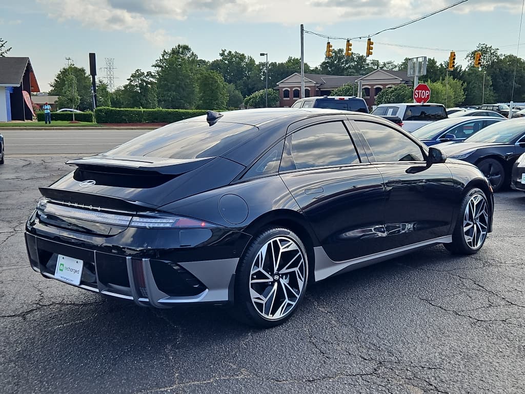 2023 Hyundai IONIQ 6 view 3