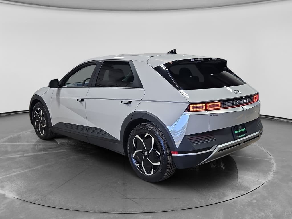 2022 Hyundai IONIQ 5 view 2