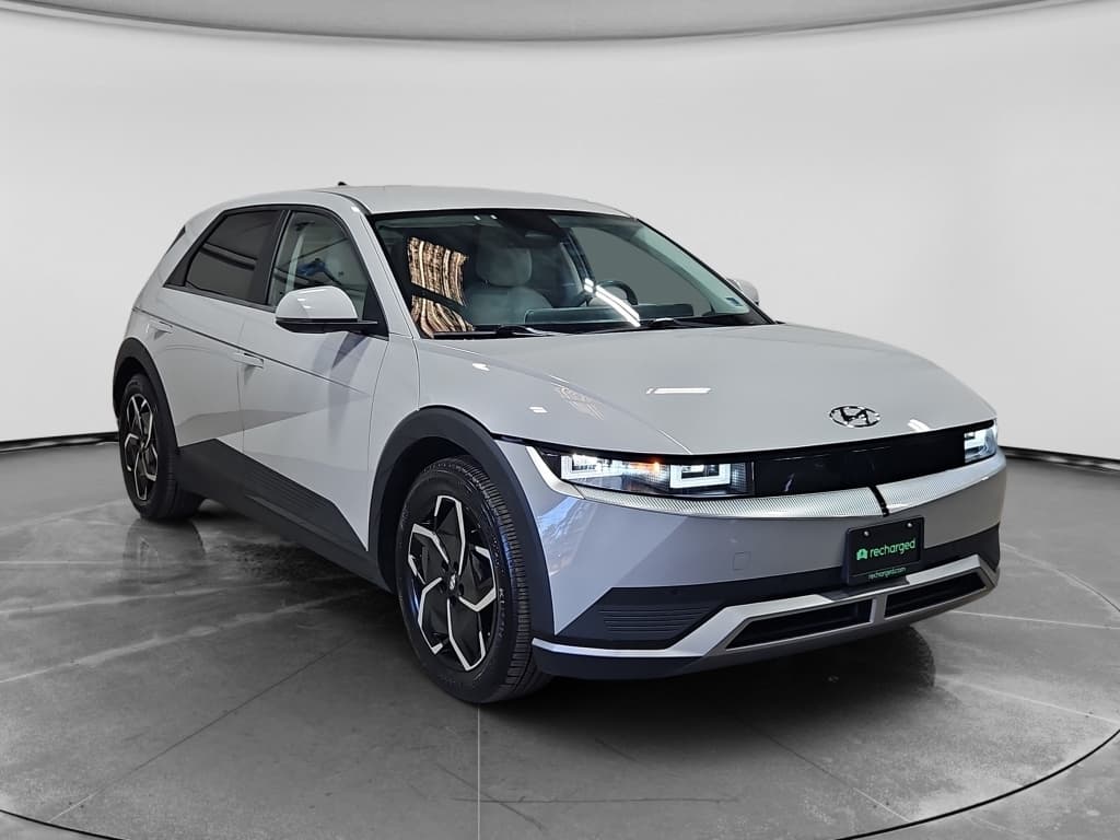 2022 Hyundai IONIQ 5 view 4