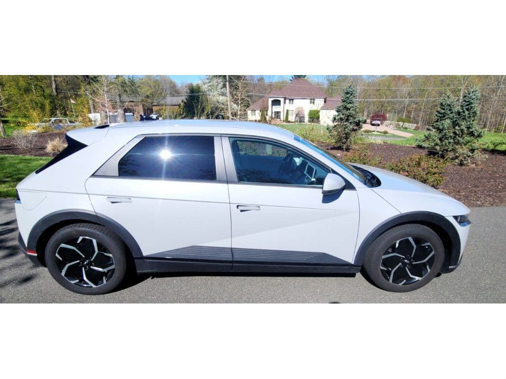 2022 Hyundai IONIQ 5 view 3