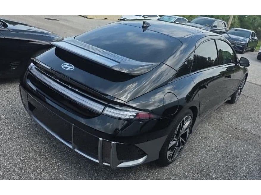 2023 Hyundai IONIQ 6 view 3