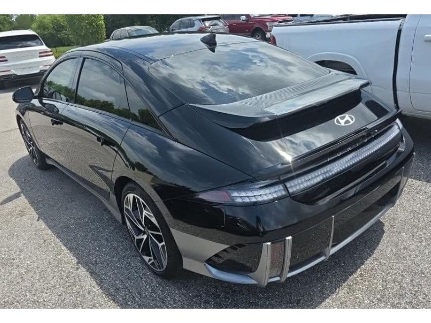 2023 Hyundai IONIQ 6 view 4