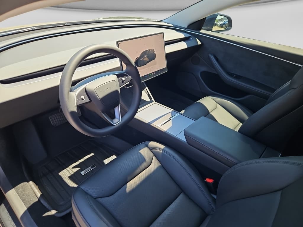 2025 Tesla Model 3 view 16