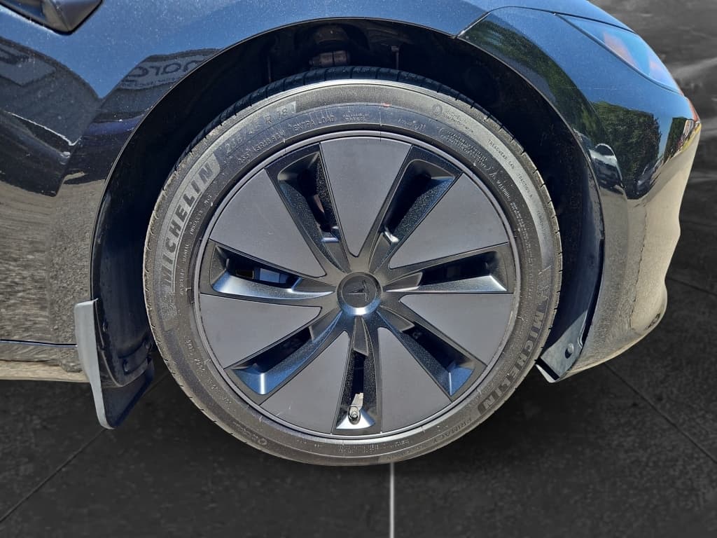2025 Tesla Model 3 view 32