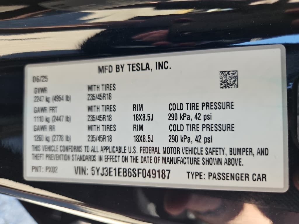 2025 Tesla Model 3 view 27