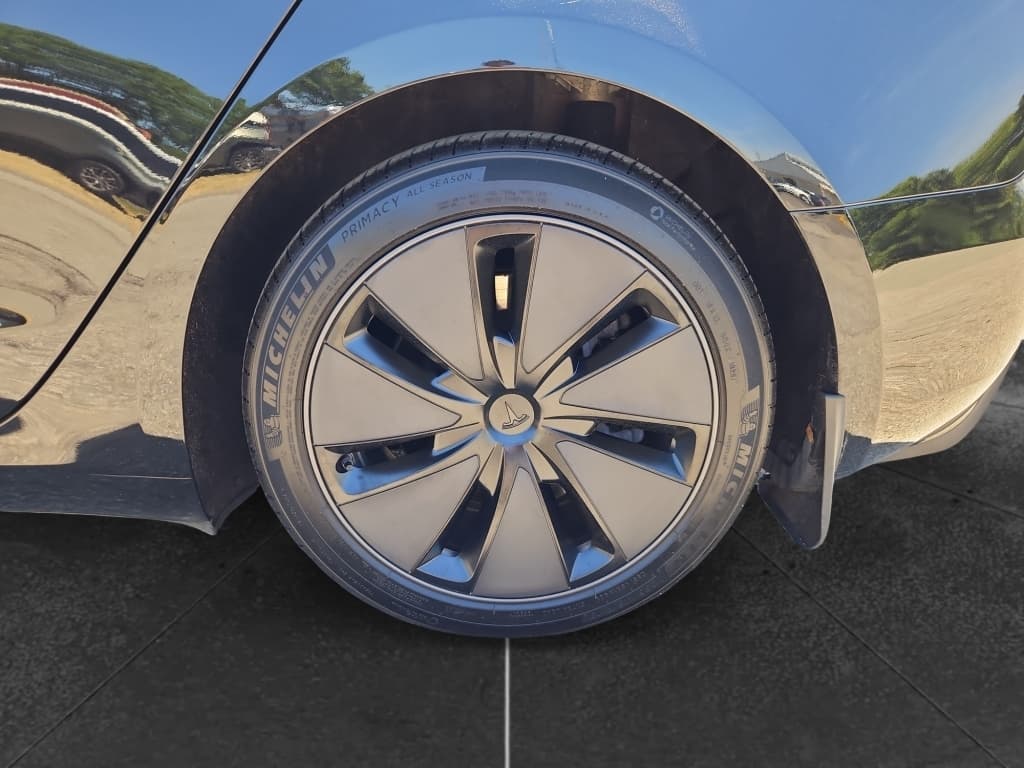 2025 Tesla Model 3 view 36