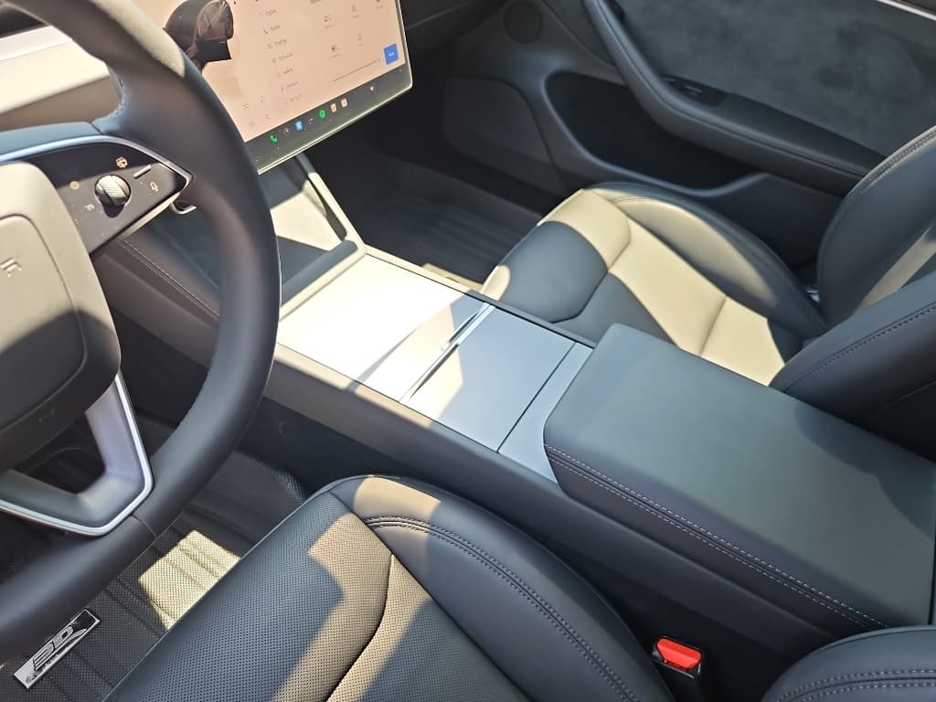 2025 Tesla Model 3 view 18